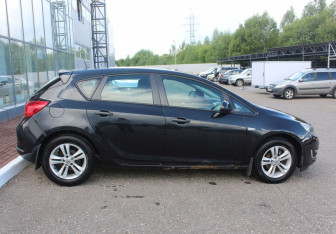 Подержанный автомобиль Opel Astra Hatchback 2012 года (8 фото)