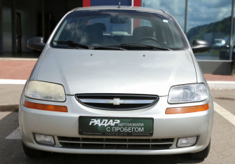 Подержанный автомобиль Chevrolet Aveo Sedan 2004 года (2 фото)