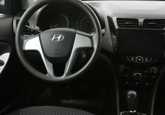Подержанный автомобиль Hyundai Solaris Sedan 2013 года (14 фото)