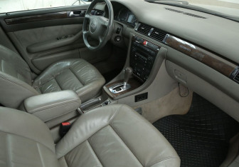 Подержанный автомобиль Audi A6 Sedan 2002 года (9 фото)