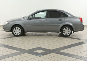Подержанный автомобиль Daewoo Gentra Sedan 2013 года (7 фото)