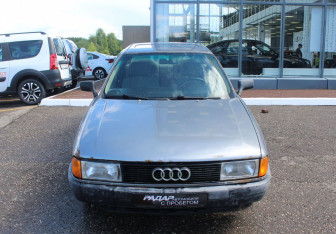 Подержанный автомобиль Audi 80 Sedan 1990 года (2 фото)