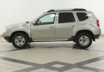 Подержанный автомобиль Renault Duster 2014 года (7 фото)