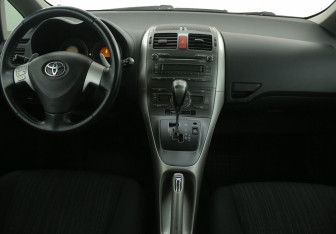 Подержанный автомобиль Toyota Auris Hatchback 2007 года (12 фото)