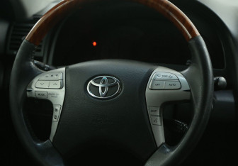 Подержанный автомобиль Toyota Camry Sedan 2009 года (16 фото)
