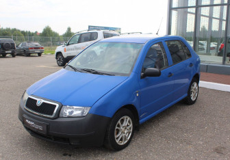 Подержанный автомобиль Skoda Fabia Hatchback 2003 года (3 фото)