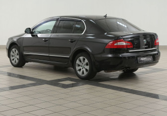 Подержанный автомобиль Skoda Superb Liftback 2011 года (2 фото)