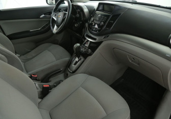 Подержанный автомобиль Chevrolet Orlando 2011 года (9 фото)
