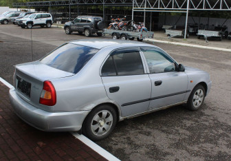 Подержанный автомобиль Hyundai Accent Sedan 2003 года (7 фото)
