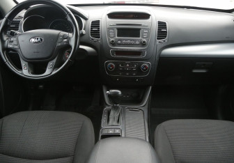 Подержанный автомобиль Kia Sorento 2014 года (12 фото)