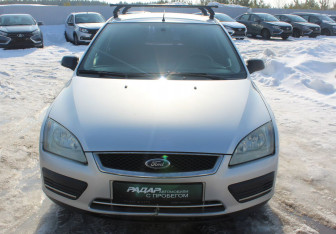 Подержанный автомобиль Ford Focus Hatchback 2005 года (2 фото)
