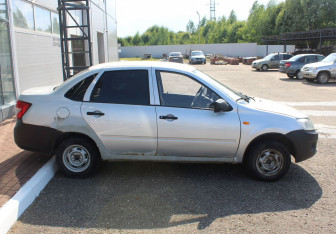 Подержанный автомобиль LADA (ВАЗ) Granta Sedan 2012 года (8 фото)