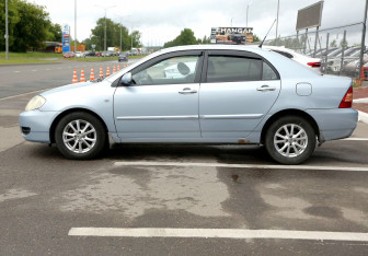 Подержанный автомобиль Toyota Corolla Sedan 2006 года (8 фото)