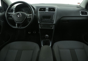 Подержанный автомобиль Volkswagen Polo Sedan 2016 года (12 фото)