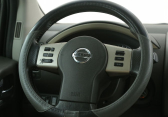 Подержанный автомобиль Nissan Pathfinder 2008 года (16 фото)