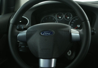 Подержанный автомобиль Ford Focus Hatchback 2008 года (17 фото)