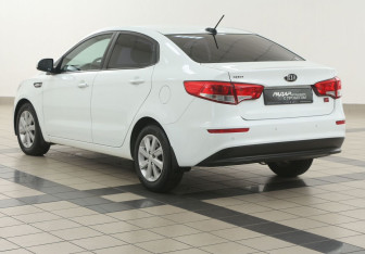 Подержанный автомобиль Kia Rio Sedan 2017 года (2 фото)