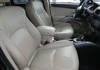 Подержанный автомобиль Mitsubishi Outlander 2010 года (10 фото)