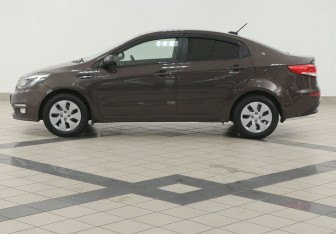 Подержанный автомобиль Kia Rio Sedan 2017 года (7 фото)