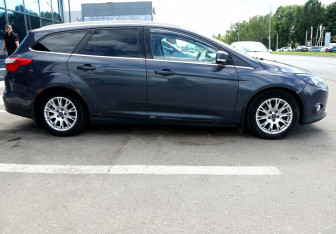 Подержанный автомобиль Ford Focus Wagon 2012 года (7 фото)