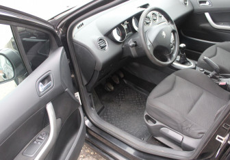 Подержанный автомобиль Peugeot 308 Wagon 2008 года (15 фото)
