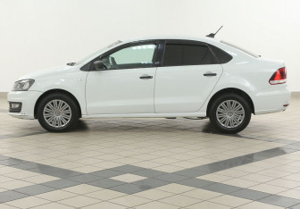 Подержанный автомобиль Volkswagen Polo Sedan 2017 года (7 фото)