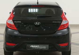 Подержанный автомобиль Hyundai Solaris Hatchback 2011 года (3 фото)
