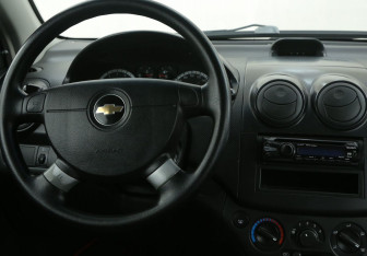 Подержанный автомобиль Chevrolet Aveo Sedan 2011 года (14 фото)
