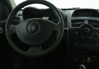 Подержанный автомобиль Renault Megane Wagon 2006 года (14 фото)