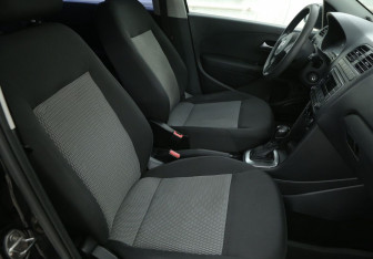 Подержанный автомобиль Volkswagen Polo Sedan 2013 года (10 фото)