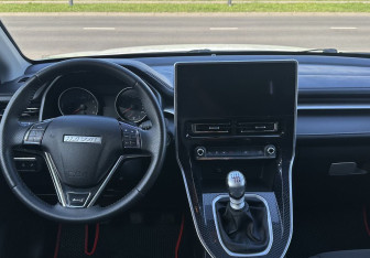 Подержанный автомобиль Haval M6 2023 года (11 фото)