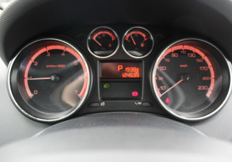 Подержанный автомобиль Peugeot 408 2013 года (16 фото)