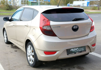 Подержанный автомобиль Hyundai Solaris Hatchback 2012 года (4 фото)