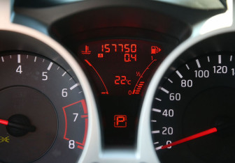 Подержанный автомобиль Nissan Juke 2013 года (17 фото)