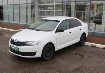 Подержанный автомобиль Skoda Rapid Liftback 2015 года (3 фото)