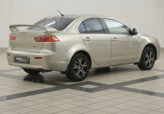 Подержанный автомобиль Mitsubishi Lancer Sedan 2008 года (4 фото)