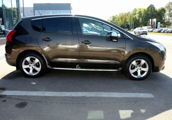 Подержанный автомобиль Peugeot 3008 2011 года (7 фото)
