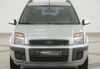 Подержанный автомобиль Ford Fusion 2008 года (6 фото)