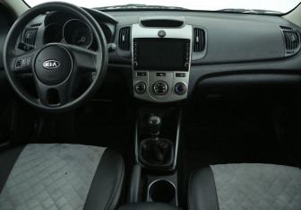 Подержанный автомобиль Kia Cerato Sedan 2010 года (12 фото)