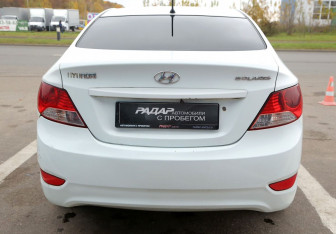 Подержанный автомобиль Hyundai Solaris Sedan 2011 года (5 фото)