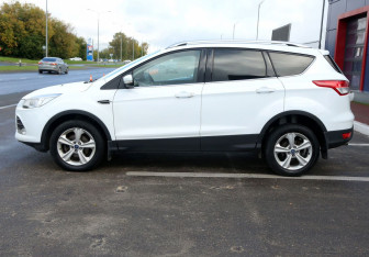 Подержанный автомобиль Ford Kuga 2014 года (8 фото)