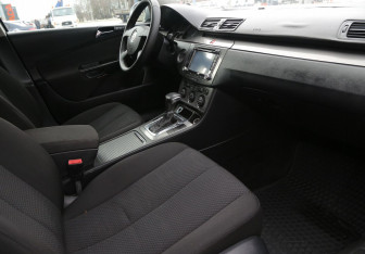 Подержанный автомобиль Volkswagen Passat Sedan 2007 года (9 фото)