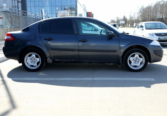 Подержанный автомобиль Renault Megane Sedan 2007 года (7 фото)