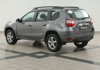Подержанный автомобиль Nissan Terrano 2014 года (2 фото)