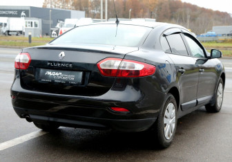 Подержанный автомобиль Renault Fluence 2010 года (6 фото)