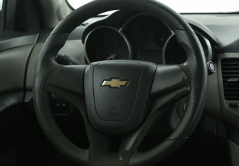 Подержанный автомобиль Chevrolet Cruze Sedan 2010 года (16 фото)