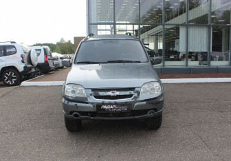 Подержанный автомобиль Chevrolet Niva 2011 года (2 фото)