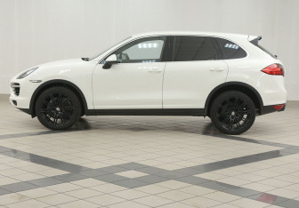 Подержанный автомобиль Porsche Cayenne 2011 года (7 фото)