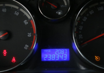 Подержанный автомобиль Opel Antara 2011 года (18 фото)