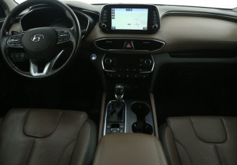 Подержанный автомобиль Hyundai Santa Fe 2019 года (12 фото)